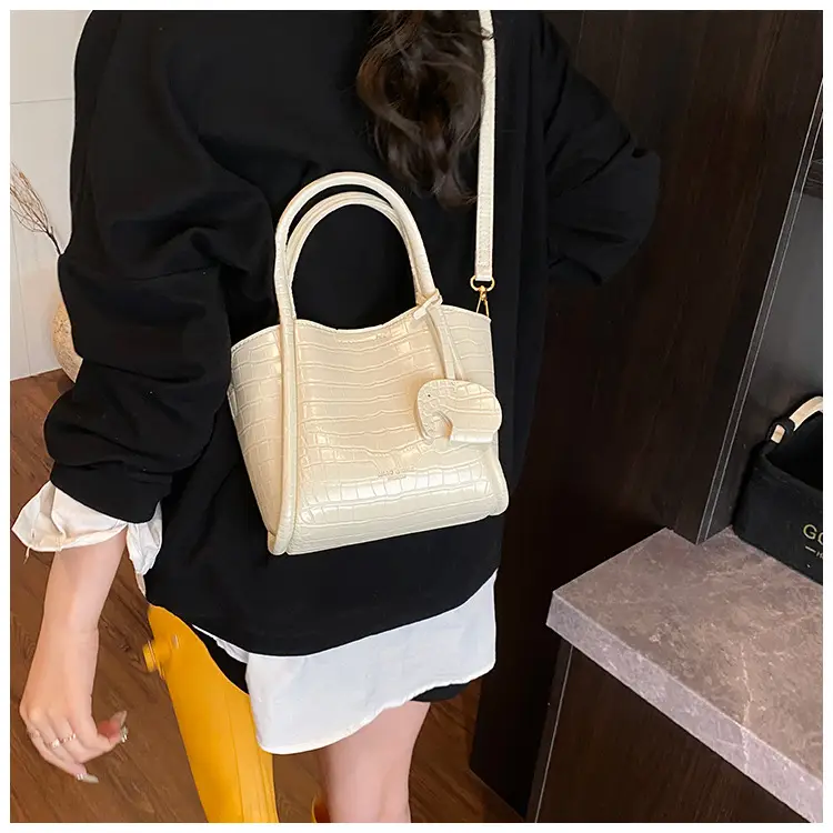 Vintage Croc Texture Women's Shoulder Bag Yellow 2025 — feature 32