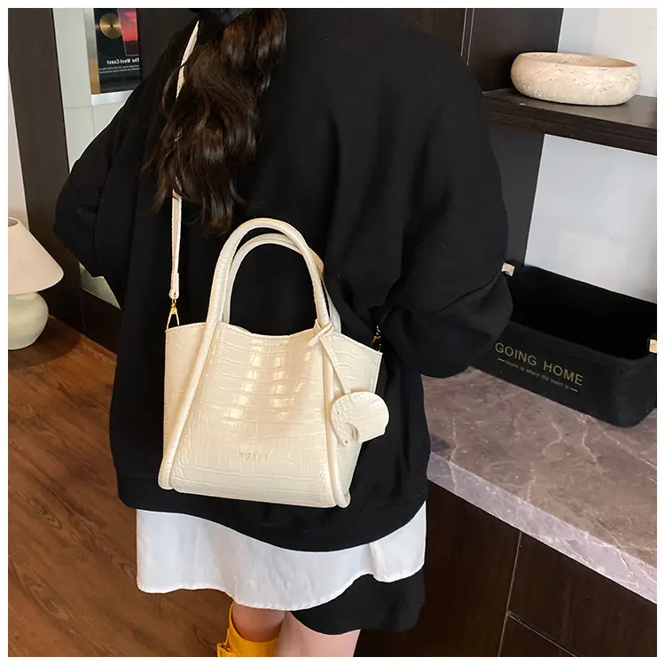 Vintage Croc Texture Women's Shoulder Bag Yellow 2025 — feature 33