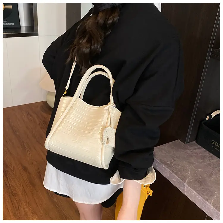 Vintage Croc Texture Women's Shoulder Bag Yellow 2025 — feature 34