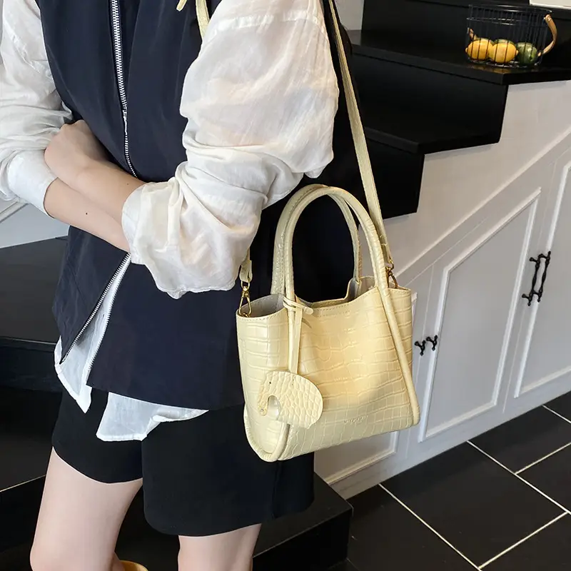 Vintage Croc Texture Women's Shoulder Bag Yellow 2025 - Image 3