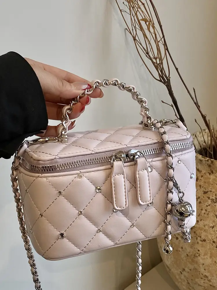 Trendy Gold Rhombic Crossbody Bag for Women - Image 6