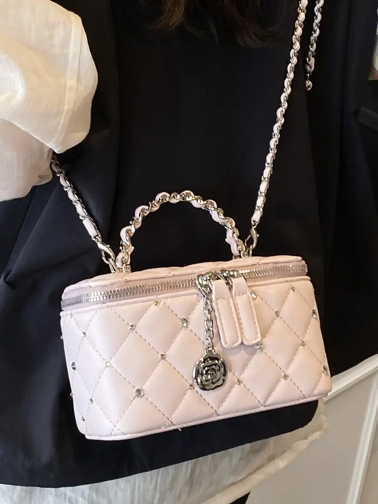 Trendy Gold Rhombic Crossbody Bag for Women - Image 8