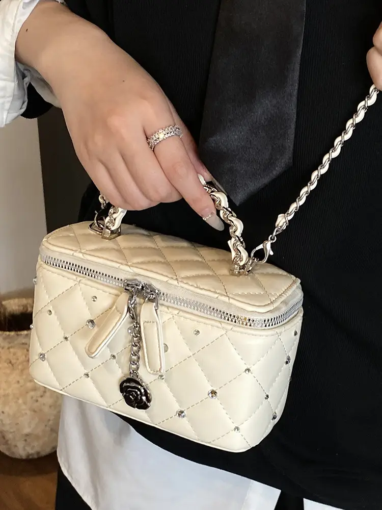 Trendy Gold Rhombic Crossbody Bag for Women - Image 9
