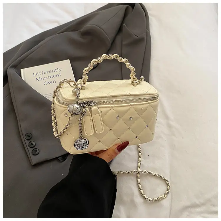 Trendy Gold Rhombic Crossbody Bag for Women - Image 2