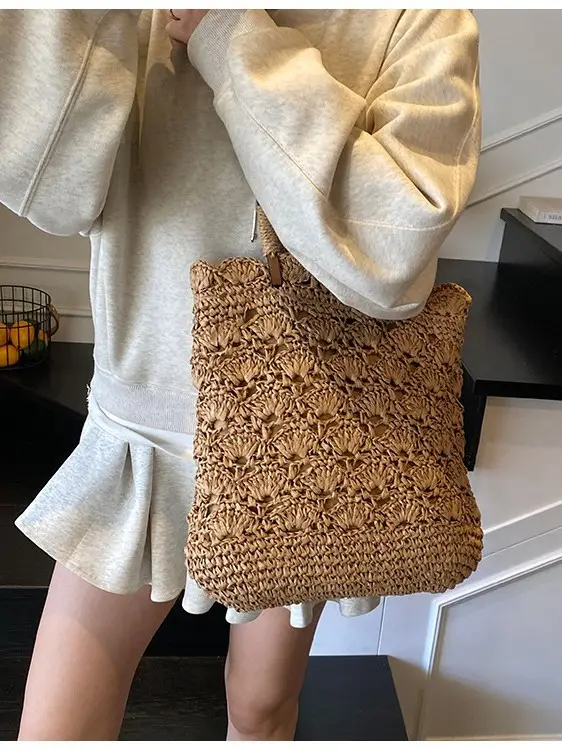 Handmade Woven Straw Bag for Women Holiday Beach Use - Image 3