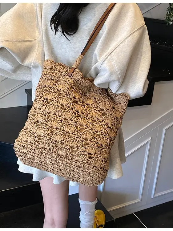 Handmade Woven Straw Bag for Women Holiday Beach Use - Image 4