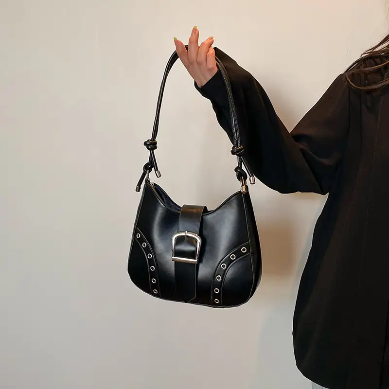 Black Korean Style Shoulder Bag with Crossbody Strap - Image 4