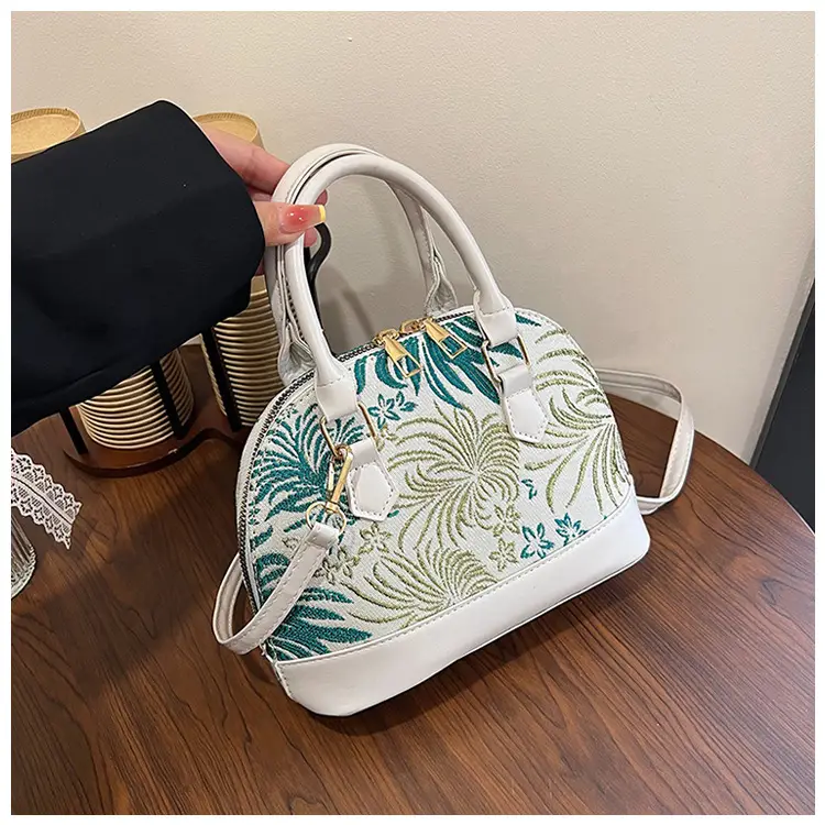 Women Embroidered Red White Shell Handbag 2025 - Image 3