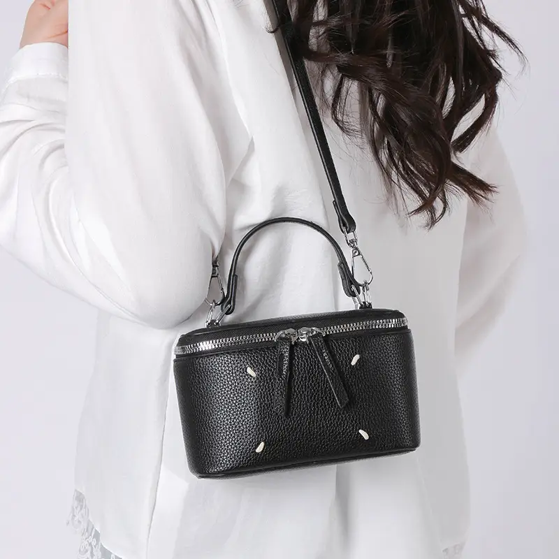 Women's Black Square Handbag with Zip & Chain - Image 7