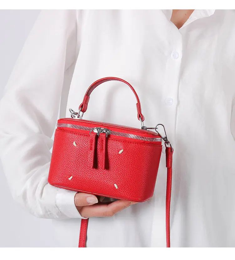Women's Black Square Handbag with Zip & Chain — feature 11