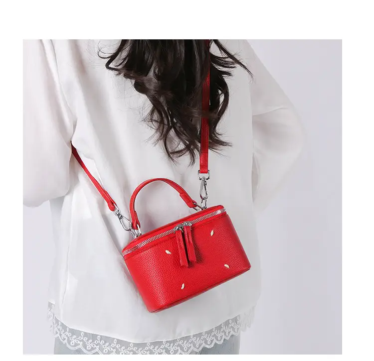Women's Black Square Handbag with Zip & Chain — feature 13