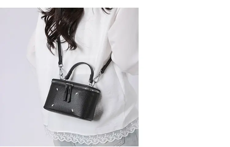 Women's Black Square Handbag with Zip & Chain — feature 15