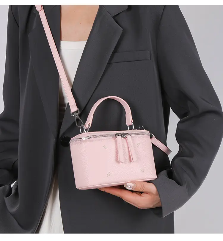 Women's Black Square Handbag with Zip & Chain — feature 16