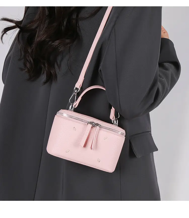 Women's Black Square Handbag with Zip & Chain — feature 17