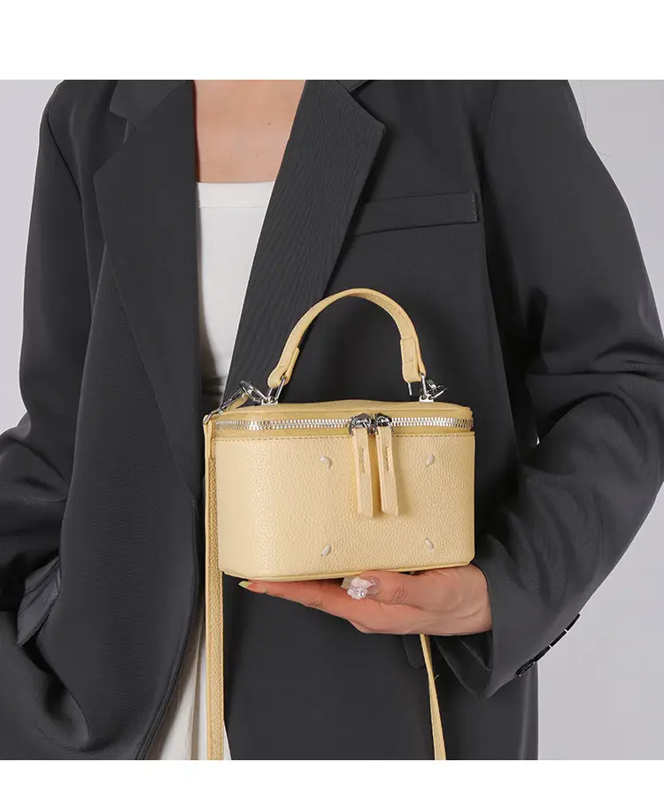 Women's Black Square Handbag with Zip & Chain — feature 18