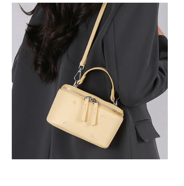 Women's Black Square Handbag with Zip & Chain — feature 20