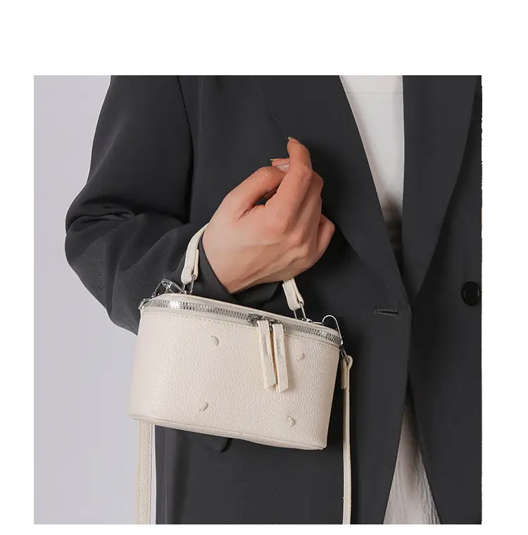 Women's Black Square Handbag with Zip & Chain — feature 21