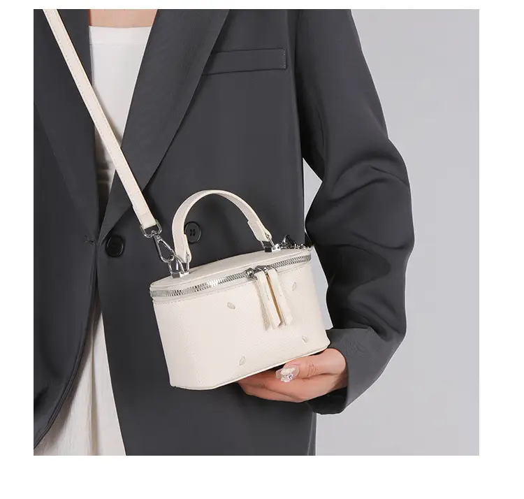 Women's Black Square Handbag with Zip & Chain — feature 22
