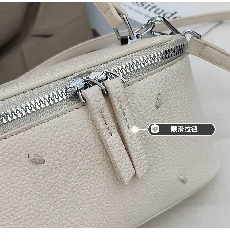 Women's Black Square Handbag with Zip & Chain — feature 7