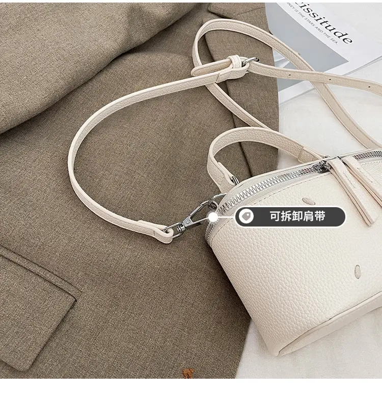 Women's Black Square Handbag with Zip & Chain — feature 9