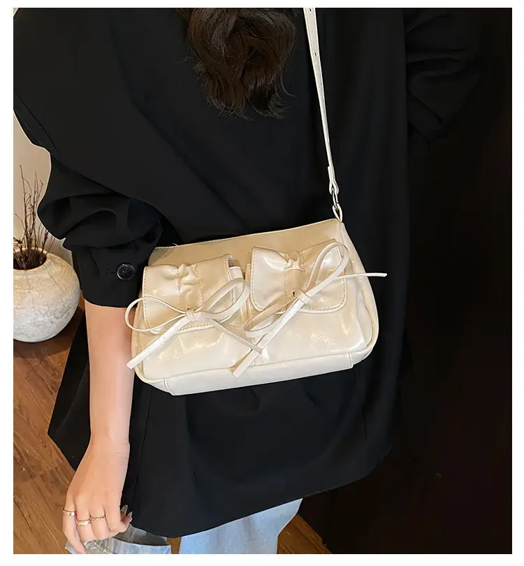 Feminine Silver Crossbody Bag Large Capacity Summer Fashion — feature 3