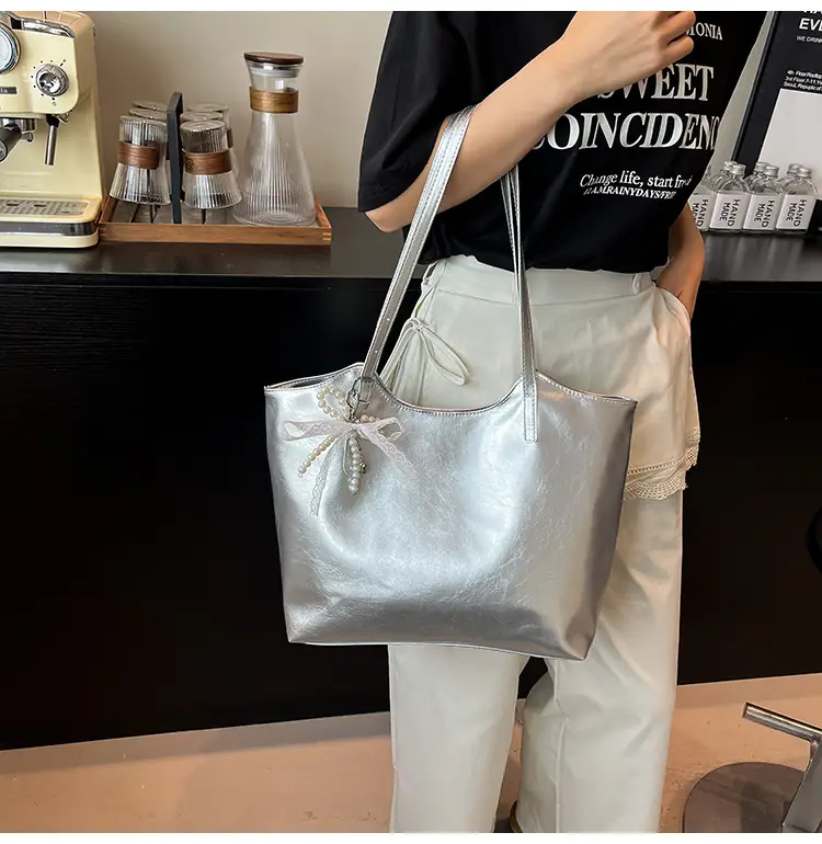 Large Capacity Beige Women's Shoulder Bag with Tassel — feature 11