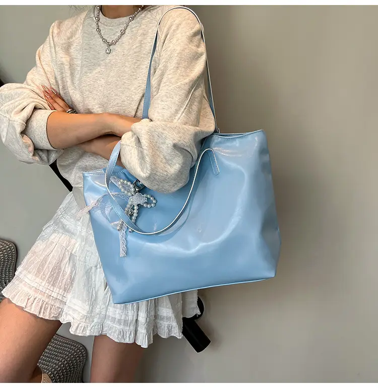 Large Capacity Beige Women's Shoulder Bag with Tassel — feature 15