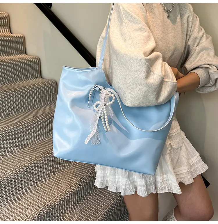 Large Capacity Beige Women's Shoulder Bag with Tassel — feature 16