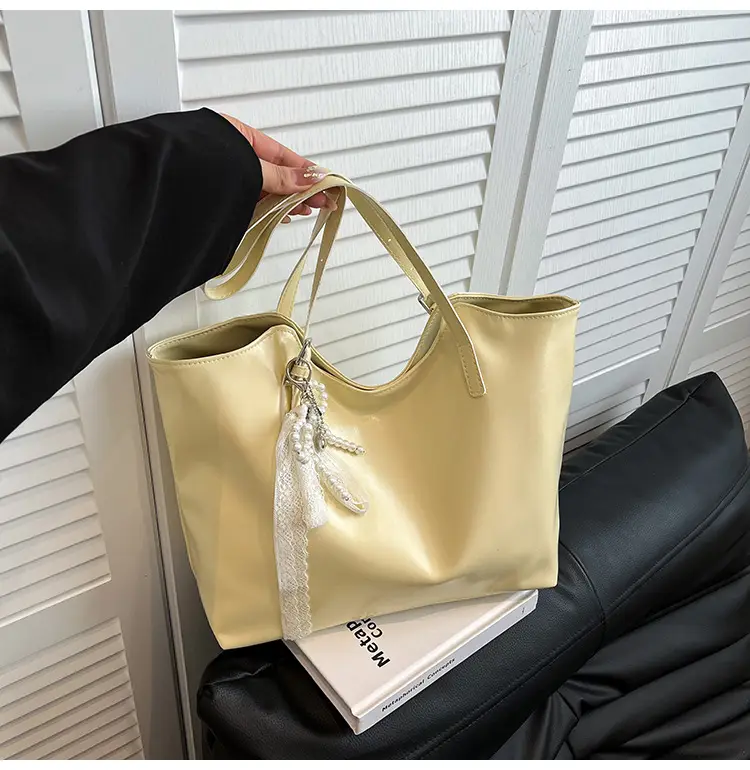 Large Capacity Beige Women's Shoulder Bag with Tassel — feature 20