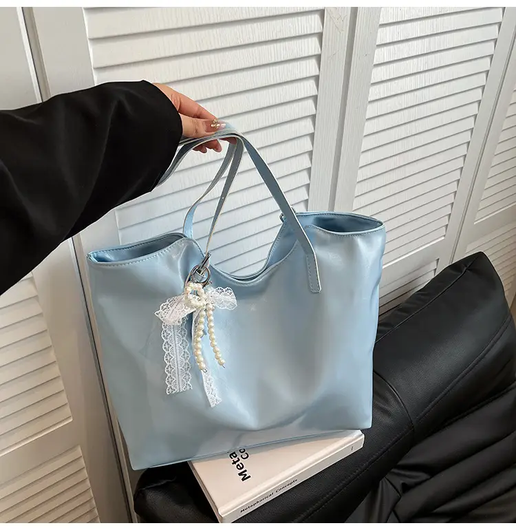 Large Capacity Beige Women's Shoulder Bag with Tassel — feature 23