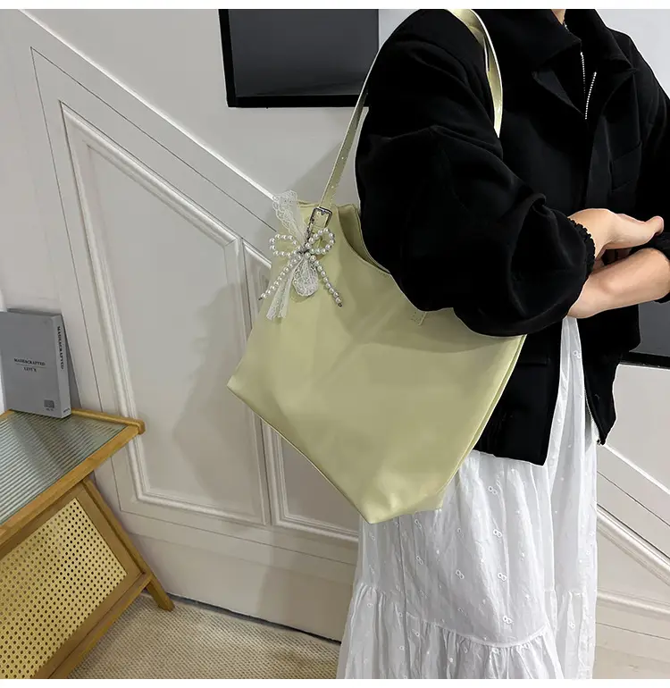 Large Capacity Beige Women's Shoulder Bag with Tassel — feature 9