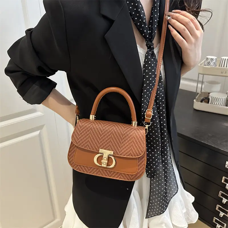 Retro Printed Crossbody Bag Black 2025 - Image 8