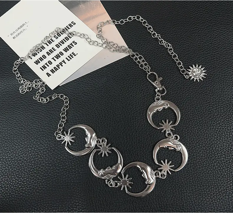 Vintage Metal Moon Waist Chain Women's Jeans — feature 6