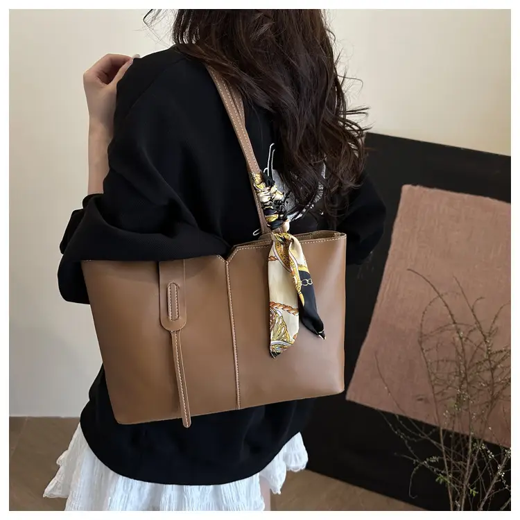 2025 Summer Large Capacity Women's Tan Shoulder Bag — feature 10