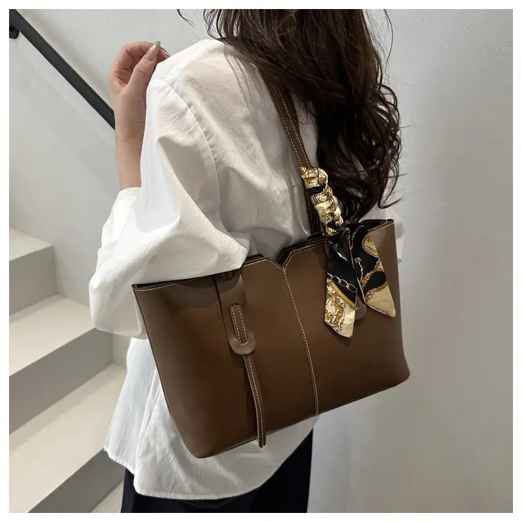 2025 Summer Large Capacity Women's Tan Shoulder Bag — feature 13
