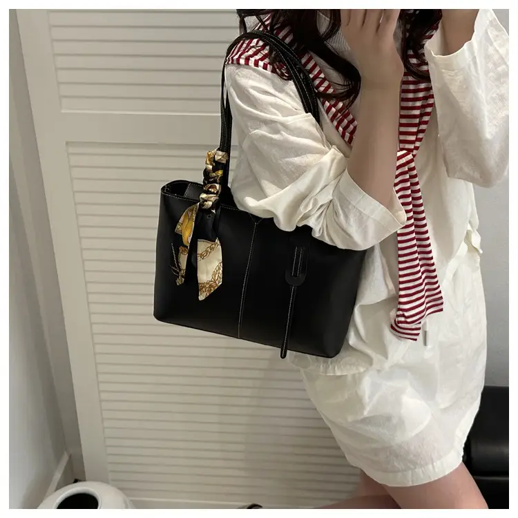 2025 Summer Large Capacity Women's Tan Shoulder Bag — feature 16