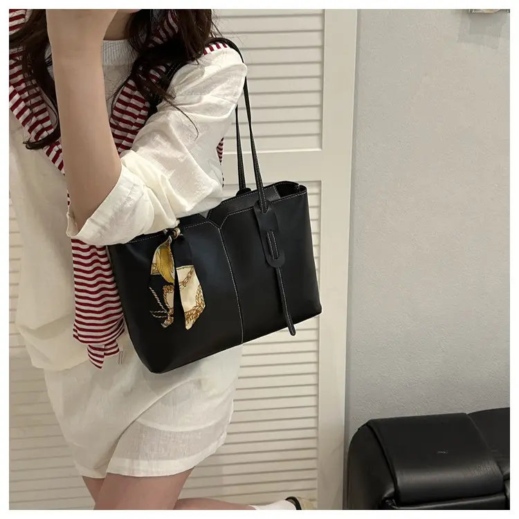 2025 Summer Large Capacity Women's Tan Shoulder Bag — feature 18