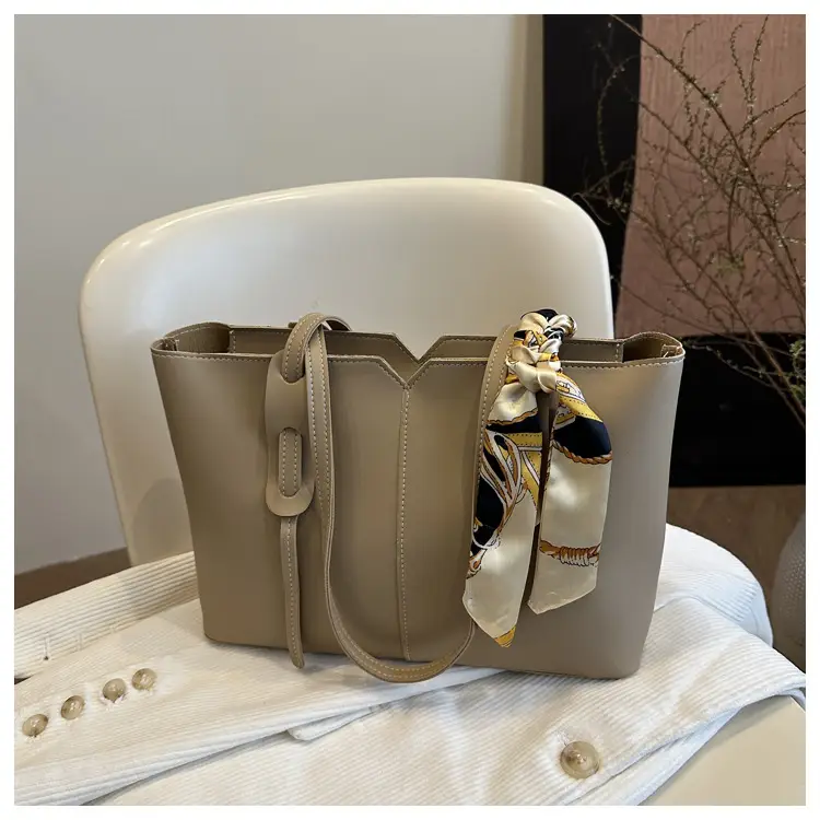 2025 Summer Large Capacity Women's Tan Shoulder Bag — feature 20
