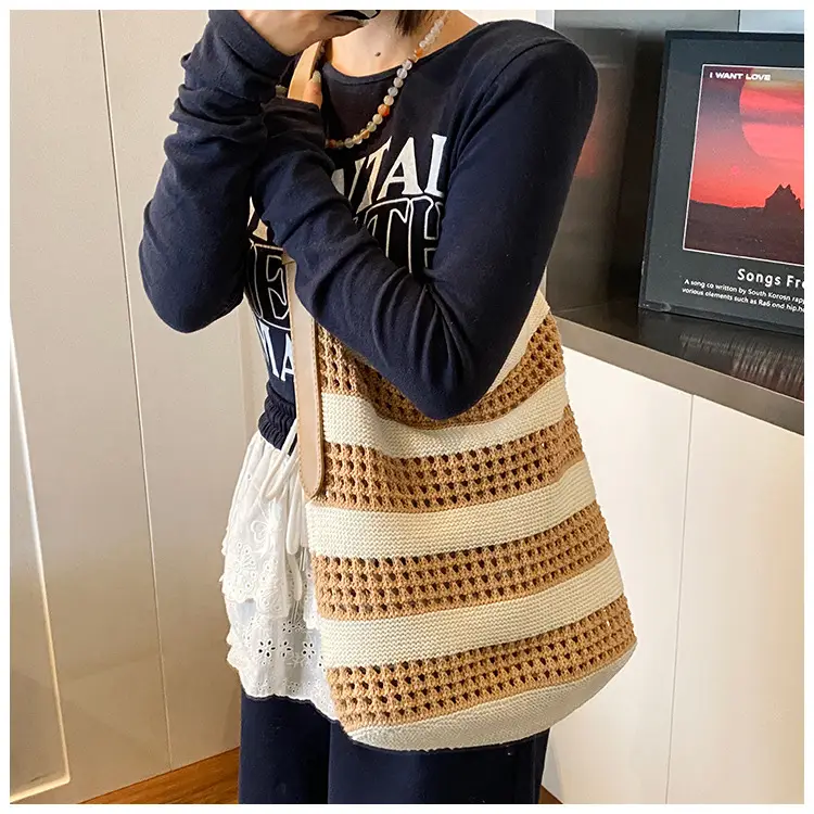 Cross-Country Stripe Knitted Tote Bag for Women — feature 22