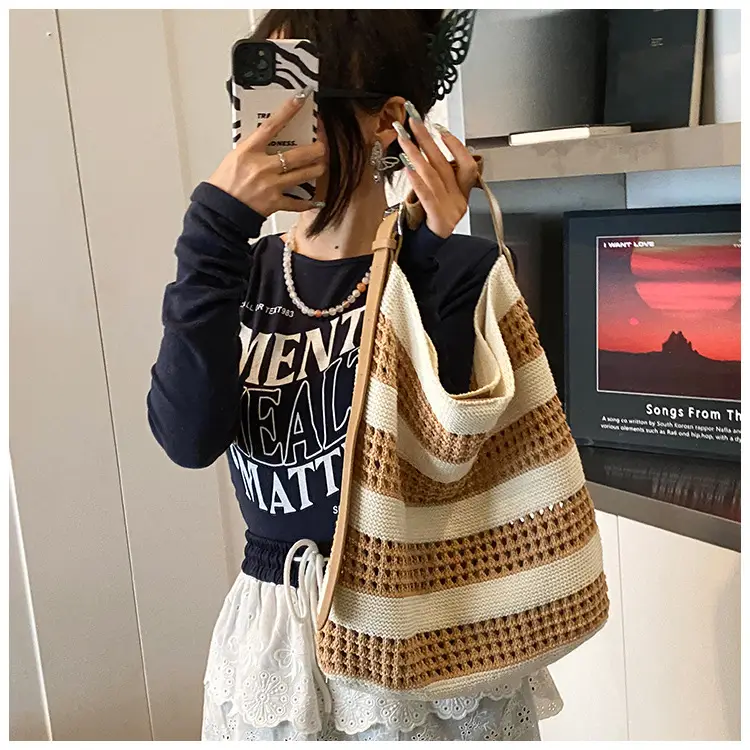 Cross-Country Stripe Knitted Tote Bag for Women — feature 26