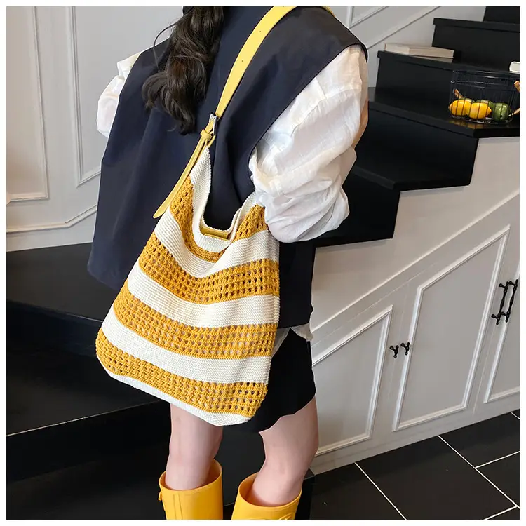 Cross-Country Stripe Knitted Tote Bag for Women — feature 9