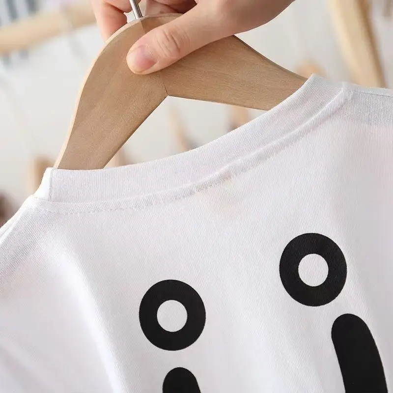 100% Cotton Boys T-Shirt White Black Circle Medium — feature 4