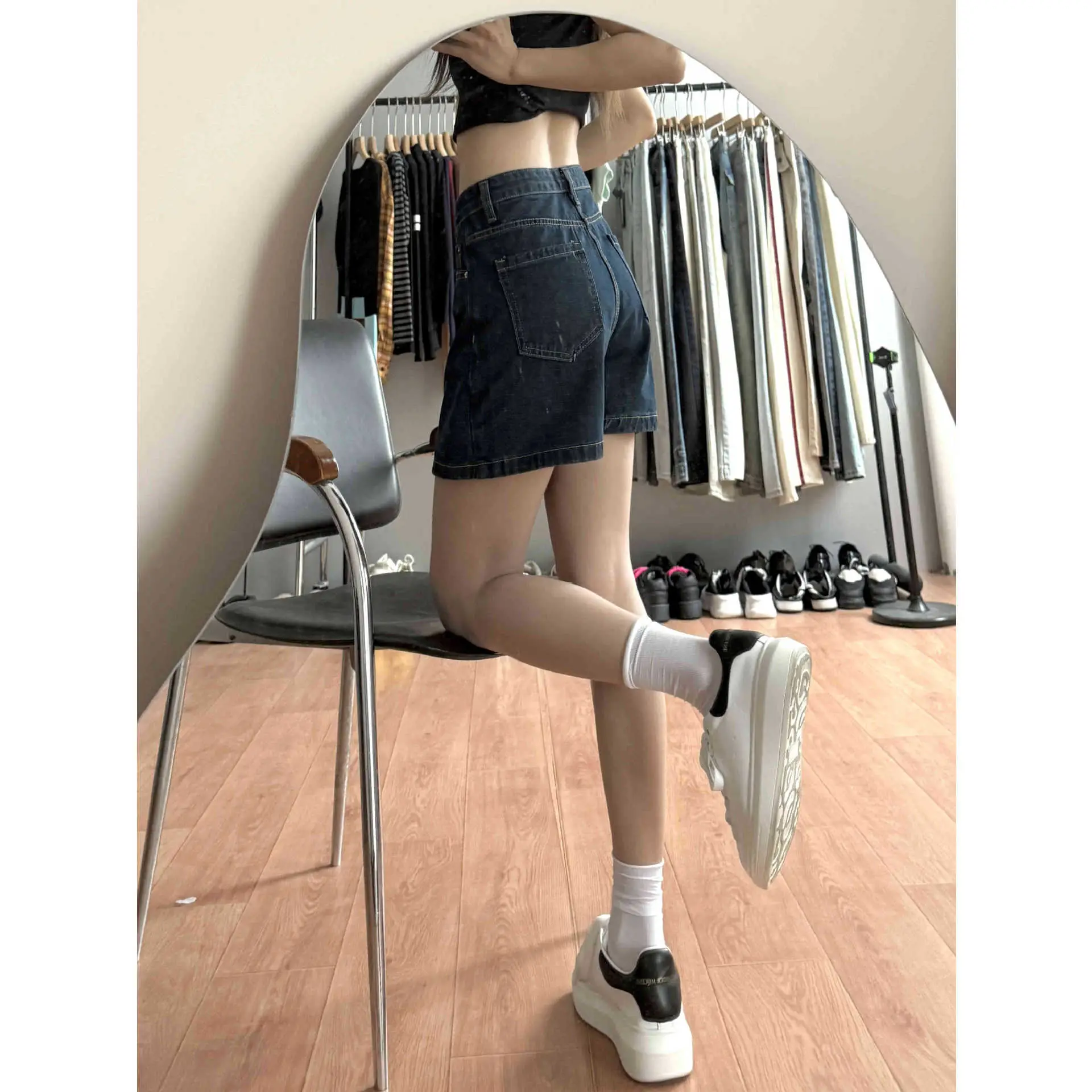 Dark Blue Hip-Hugging Denim Shorts for Women - Image 5