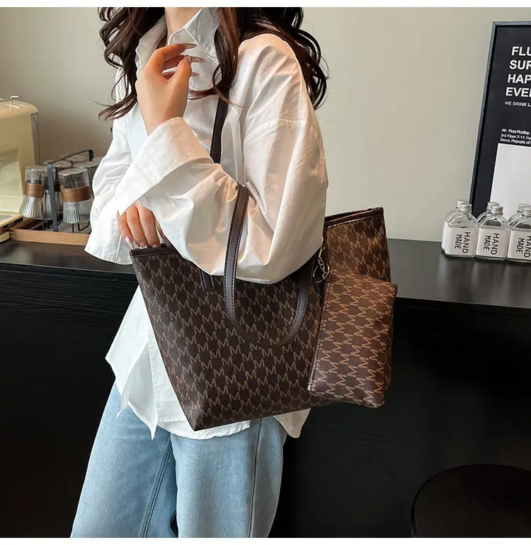 Women's Large Capacity Brown GG Shoulder Bag 2025 — feature 10
