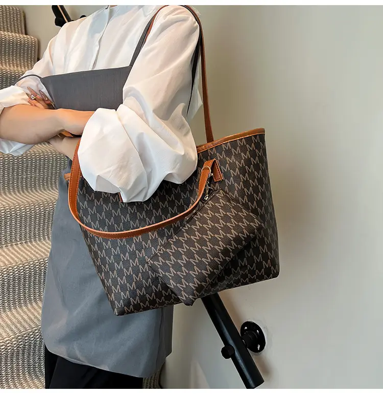Women's Large Capacity Brown GG Shoulder Bag 2025 — feature 17
