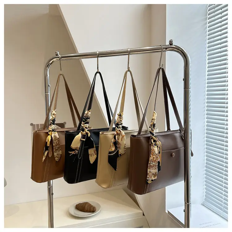 Women Large Capacity Tote Bag Beige Spring 2025 — feature 13