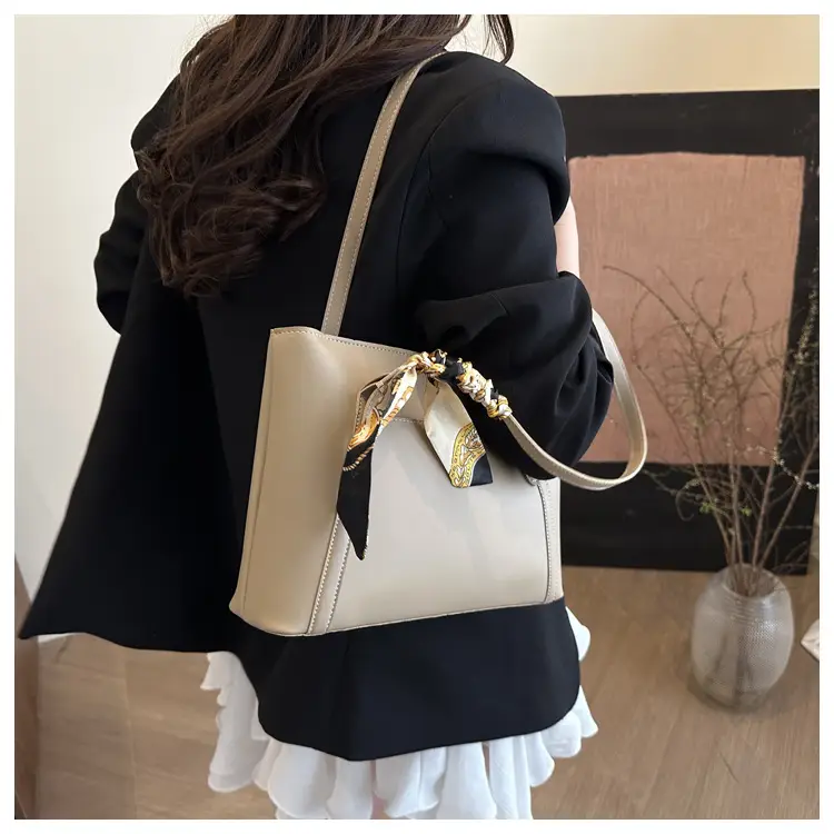 Women Large Capacity Tote Bag Beige Spring 2025 — feature 21