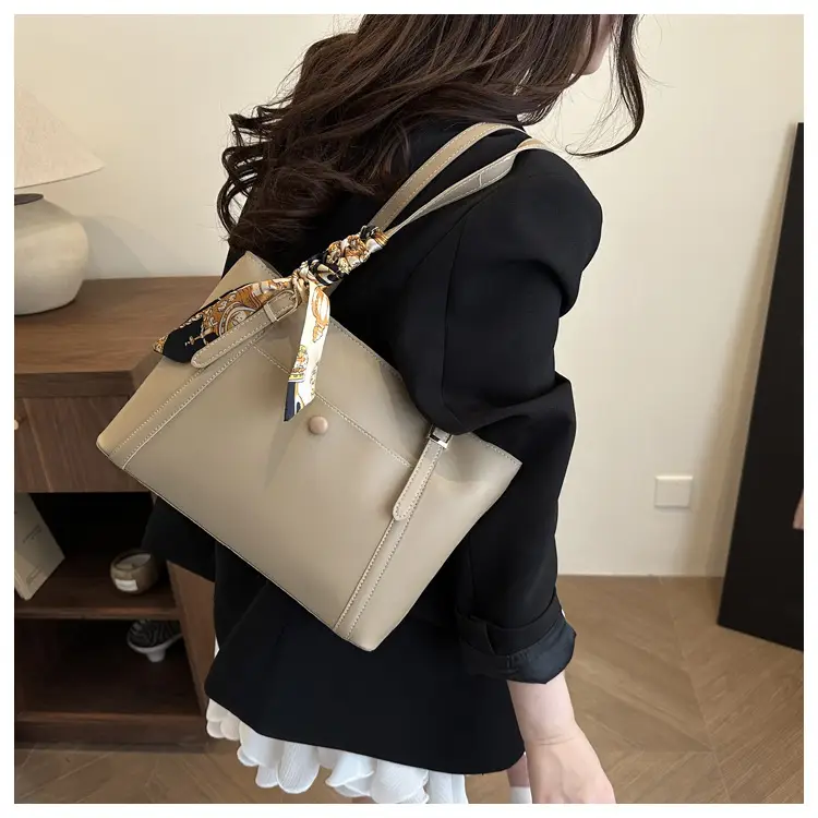 Women Large Capacity Tote Bag Beige Spring 2025 — feature 22