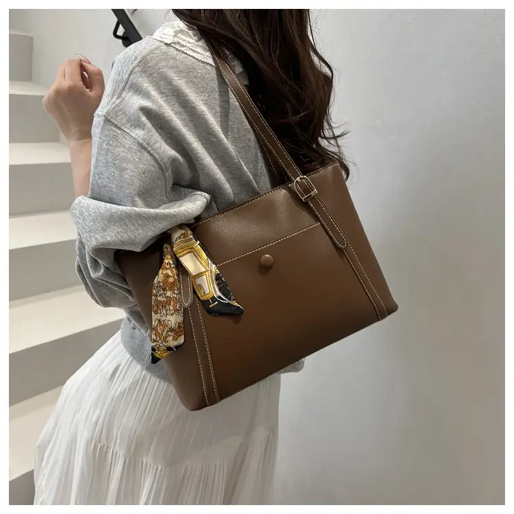 Women Large Capacity Tote Bag Beige Spring 2025 — feature 24
