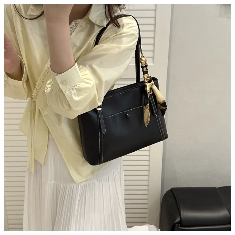 Women Large Capacity Tote Bag Beige Spring 2025 — feature 29